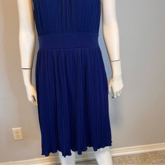 Banana Republic Mystic Blue Pleated V-Neck Sleeveless Dress Size 10 - Picture 10 of 12
